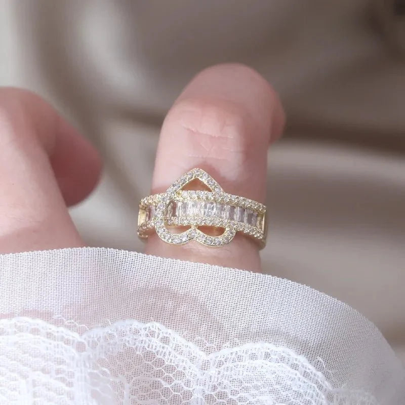 14k Lovers Loop Diamond Heart Ring in gold