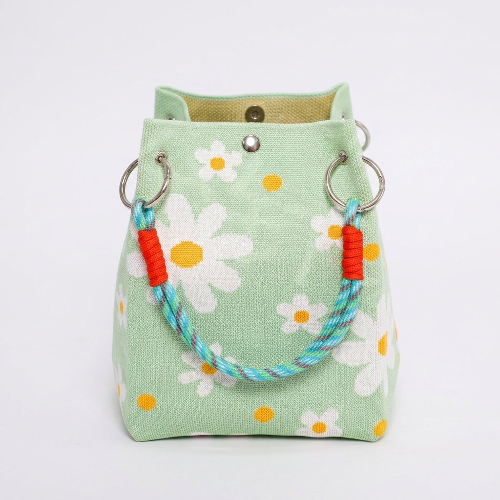 knit magnetic clasp bucket bag