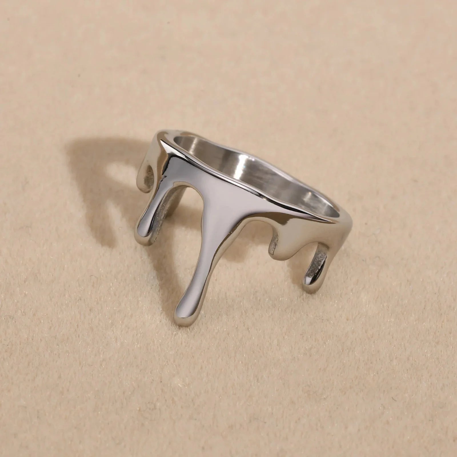 18k Minimal Melting Ring in silver
