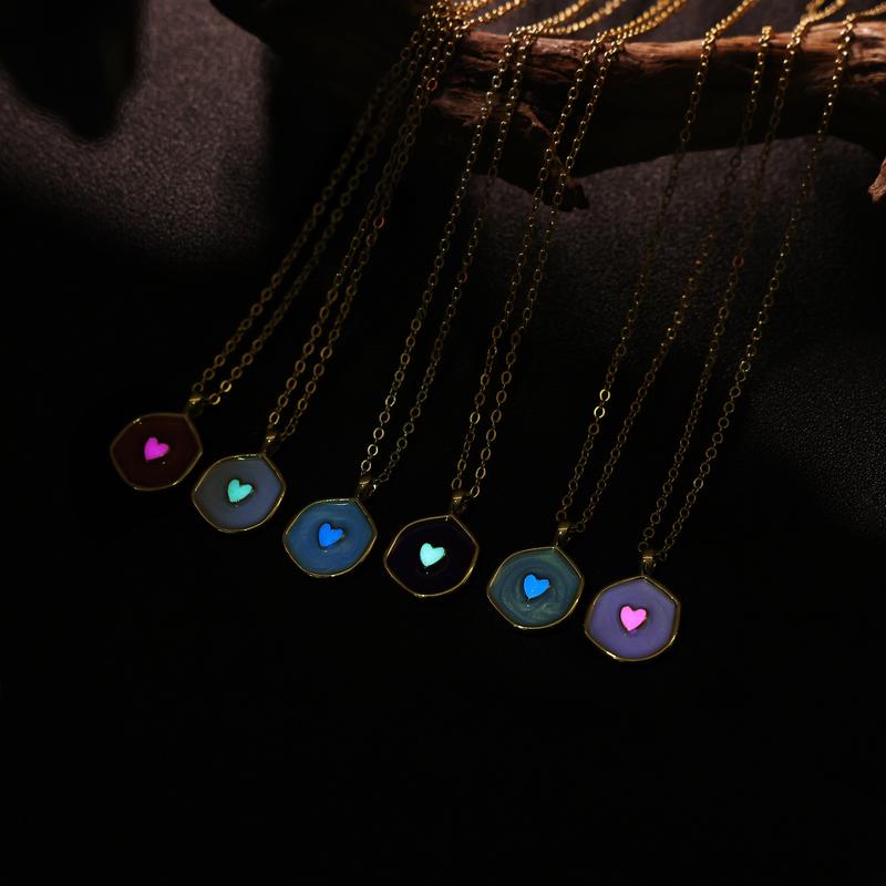 Dainty Feminine Heart Necklace