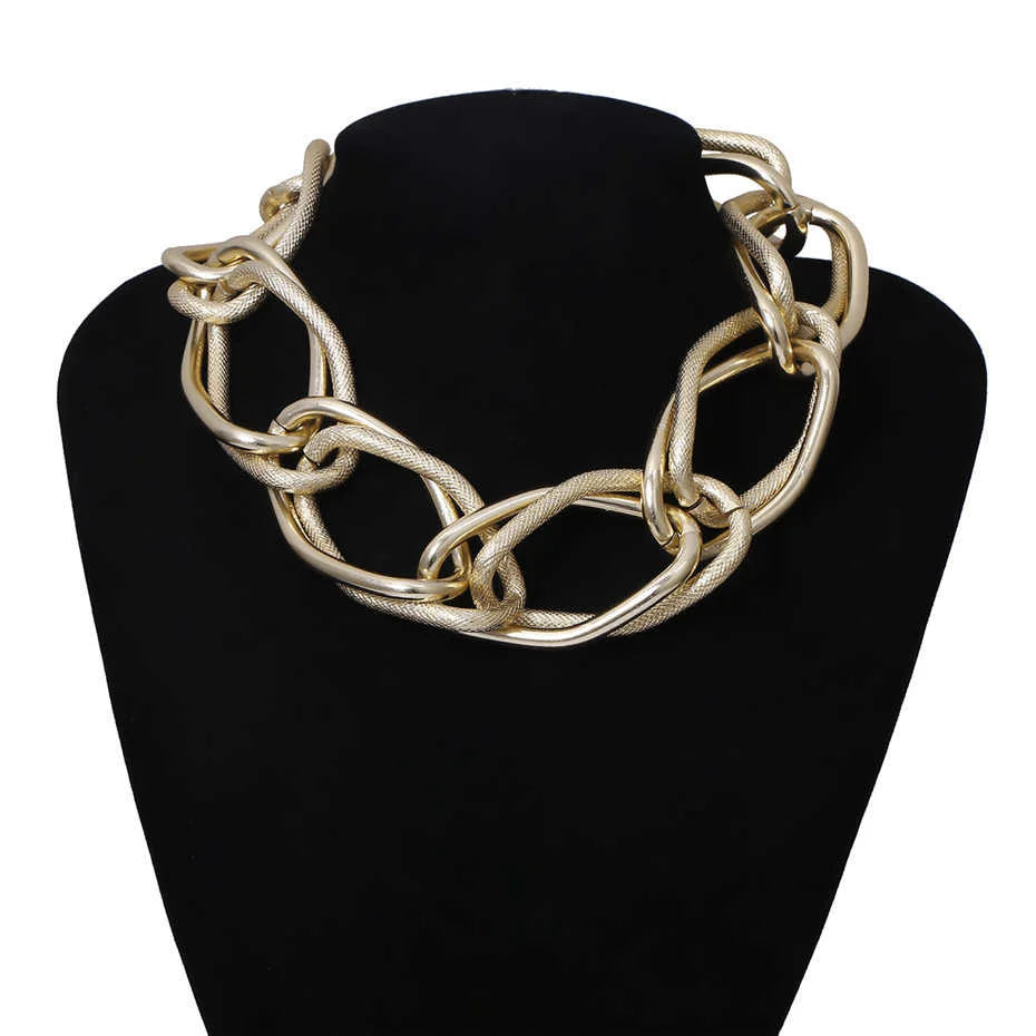 Bold Texture Contrast Geometric Chunky Necklace in gold