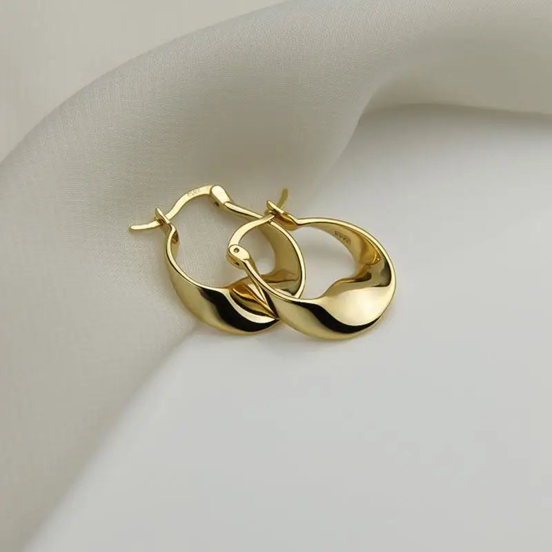 Minimal Flattened Irregular Hoop Earrings in gold