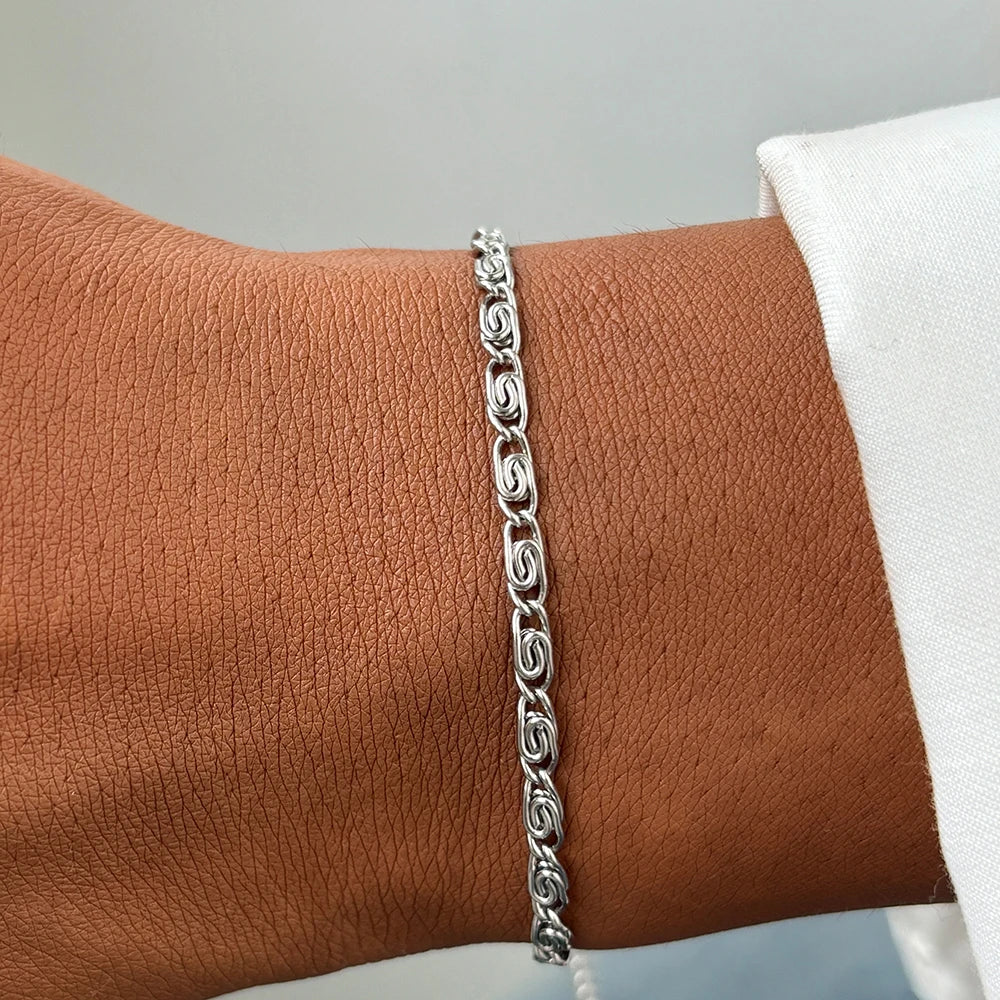 Minimal Spiral Link Bracelet in silver