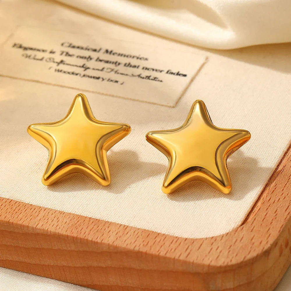 Flashy Star Stud Earrings in gold