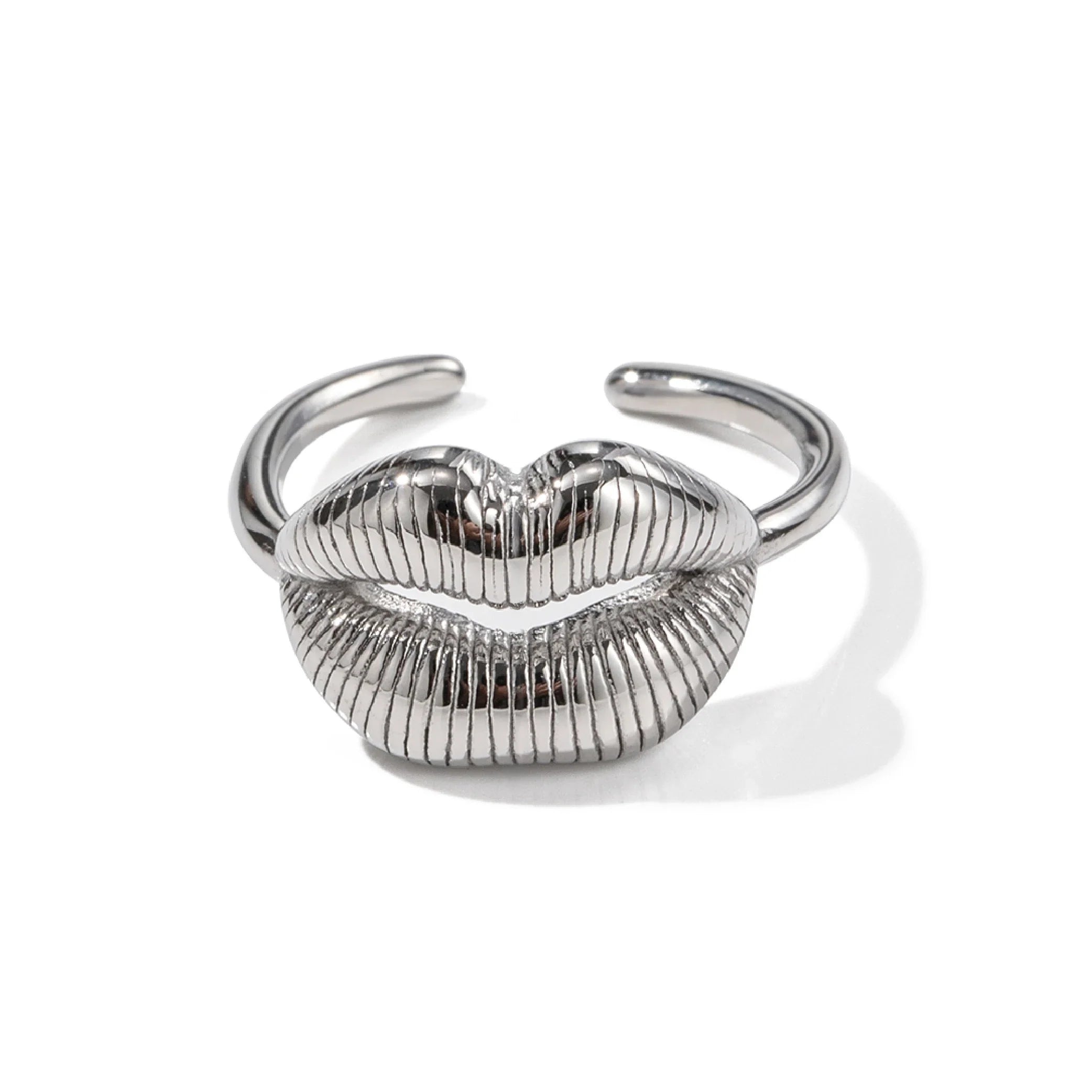 Bold Kiss Romantic Ring in silver