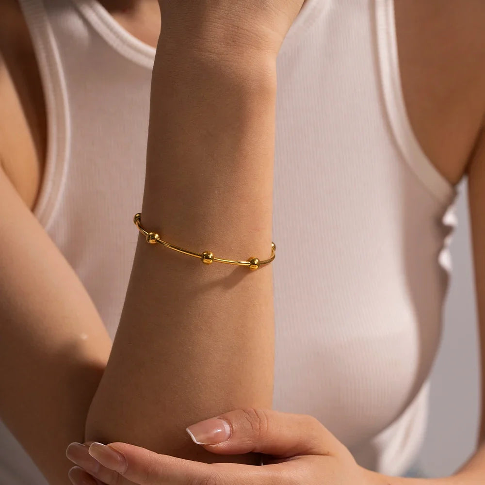 Classy Separated Sphere Bangle Bracelet in gold