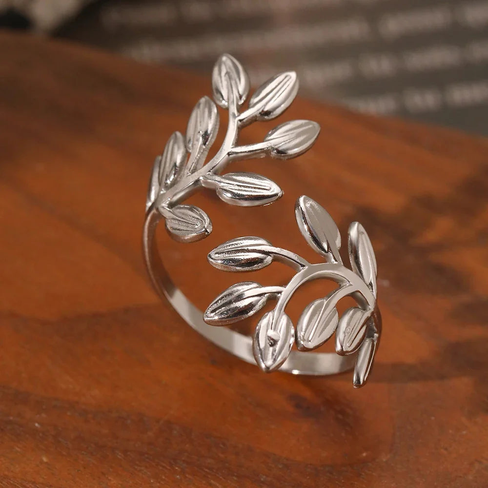 Elegant Floral Wrap Wring in silver