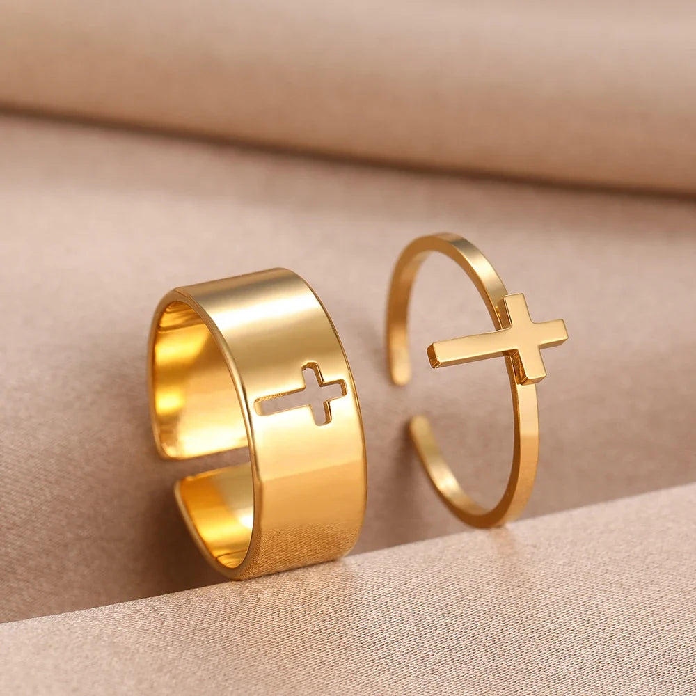 Minimal Couples Cross Rings in gold