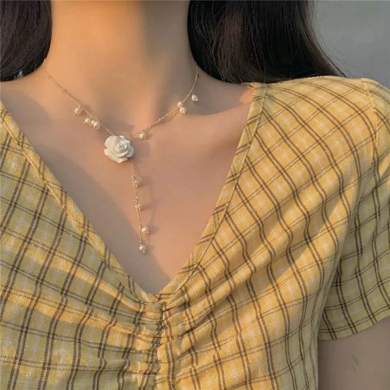 Blanc La Floral Necklace