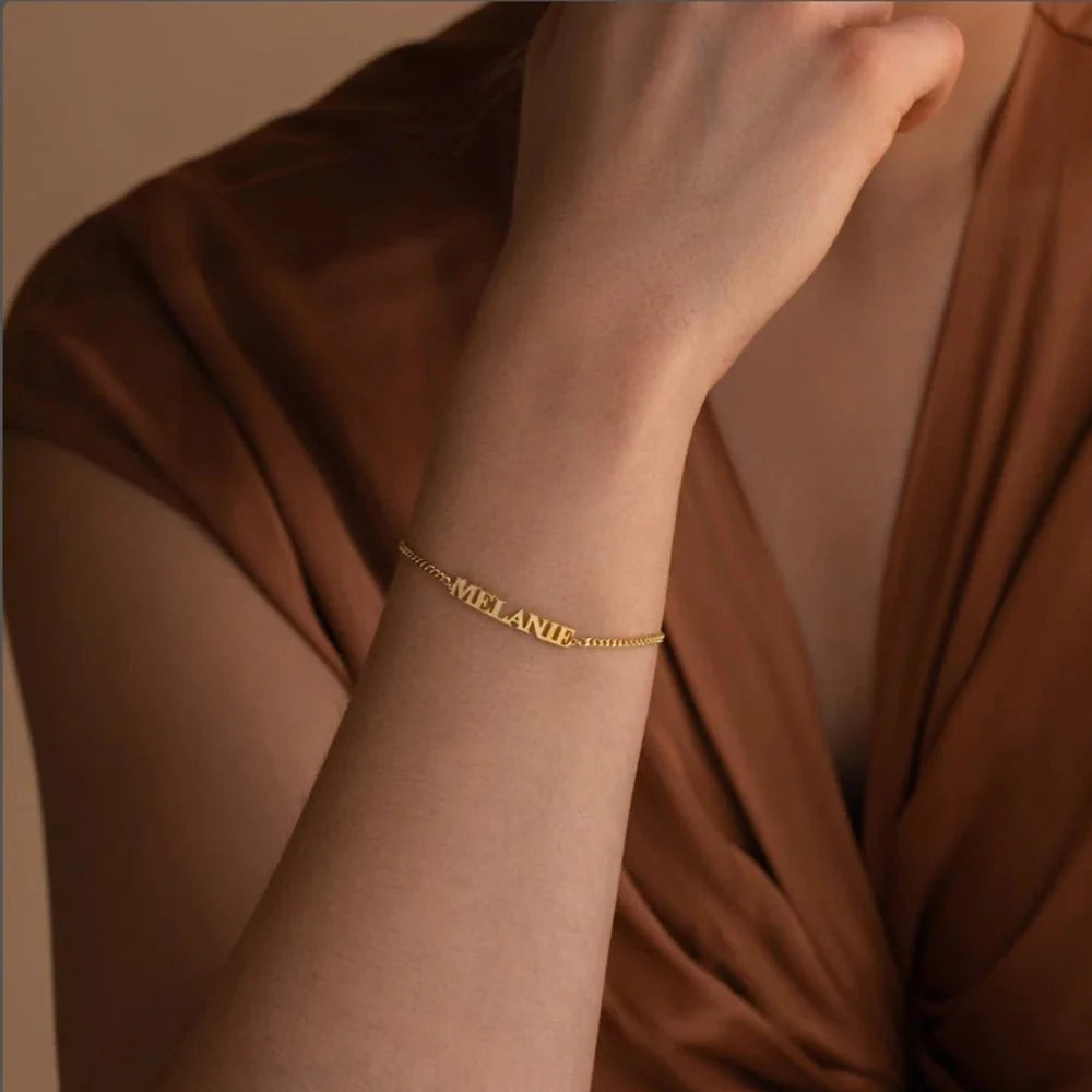 Customized Name Chain Bracelet in gold