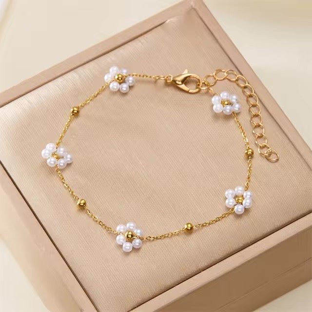 Dainty Daisy Necklace & Bracelets in white