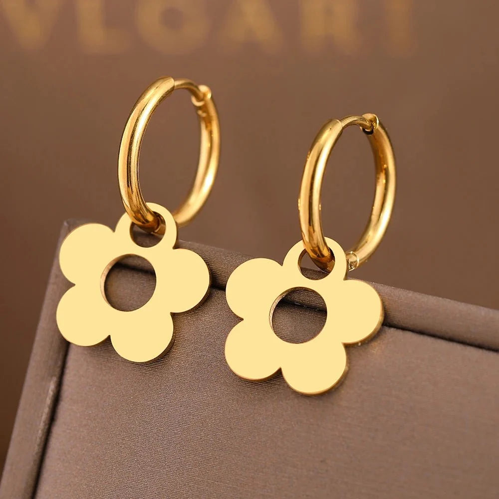Dainty Floral Outline Hoop Earrings in gold