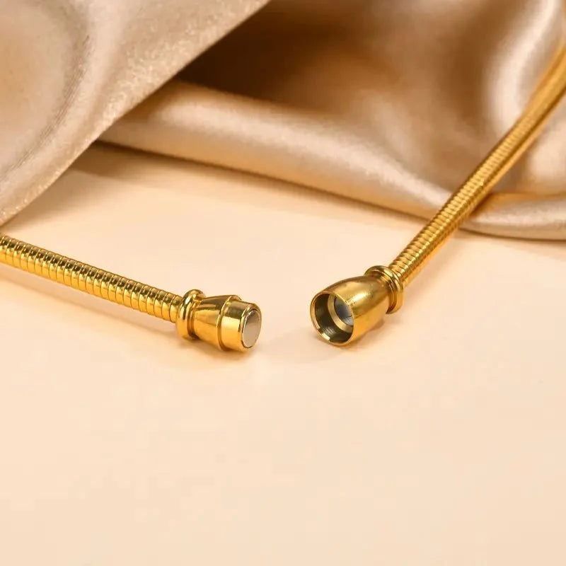 Dainty Modern Curve Choker Necklace