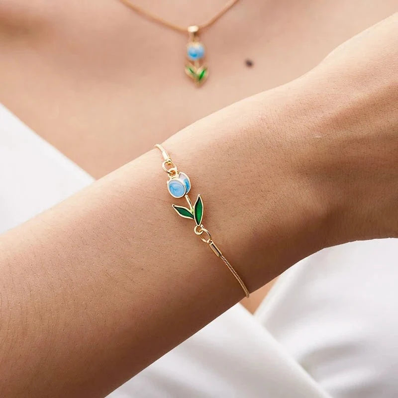 Feminine Floral Tulip Bracelet and Necklace Set in blue