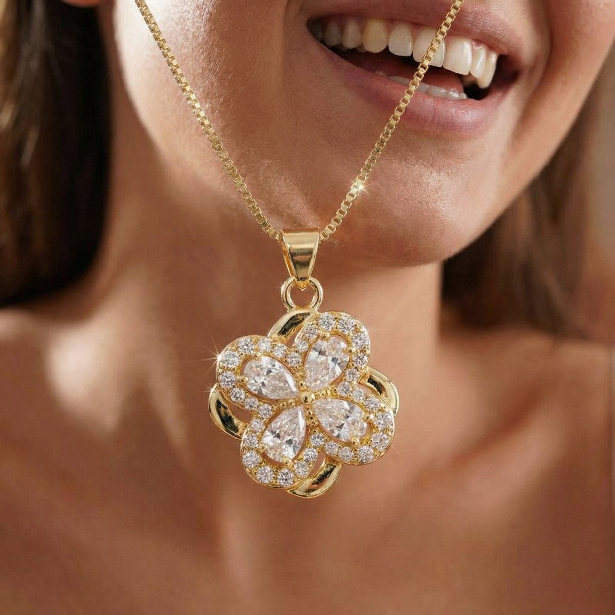 14k Dainty Fidget Clover Necklace