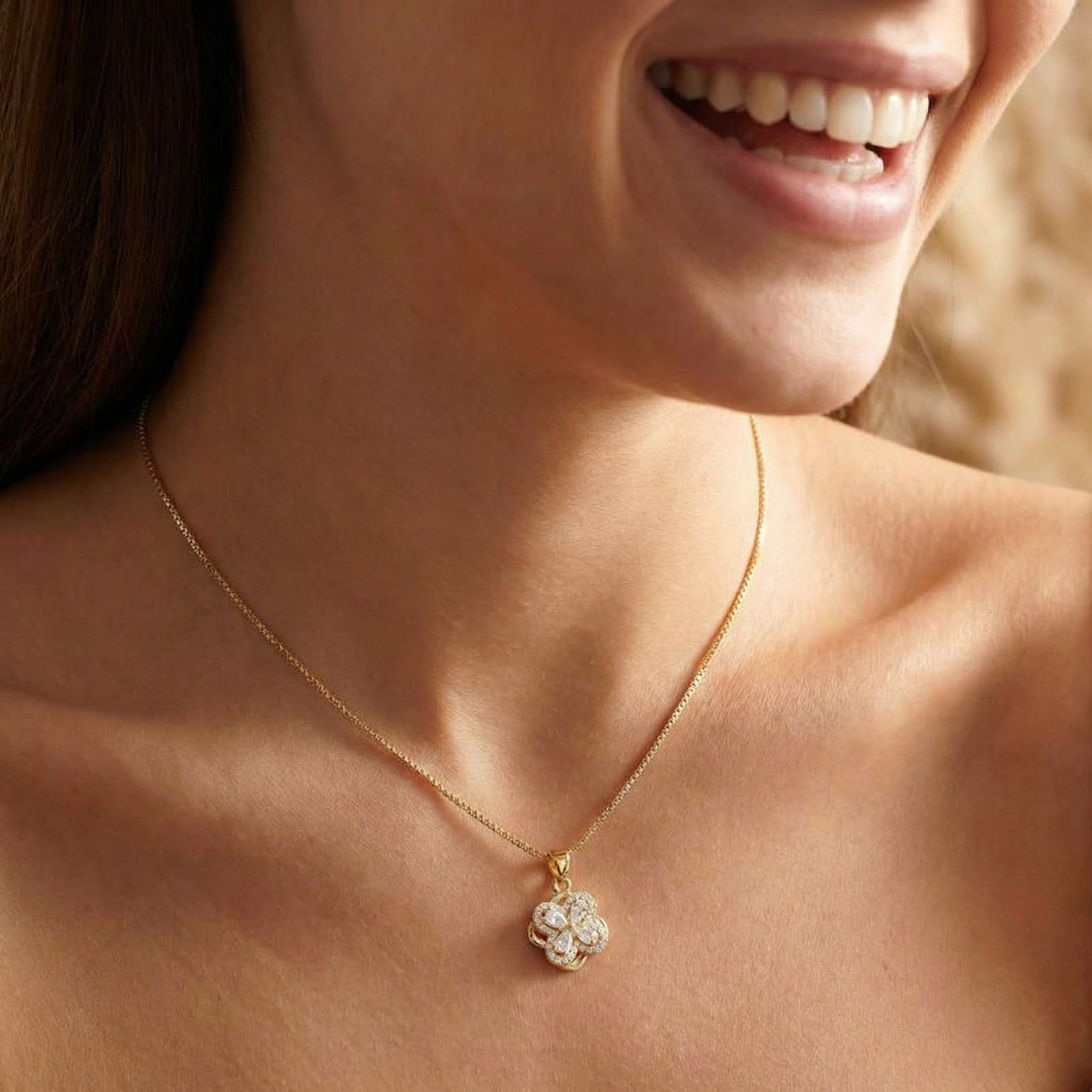 14k Dainty Fidget Clover Necklace