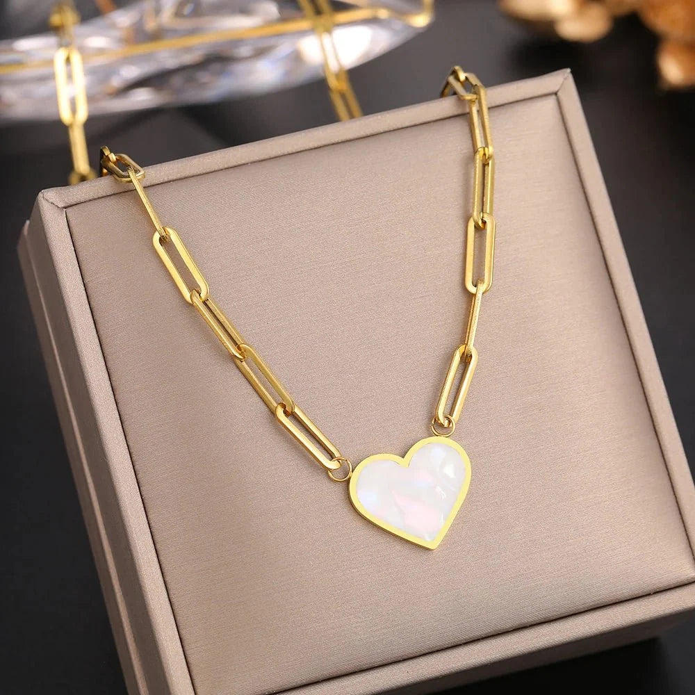 Paperclip Shell Heart Pendant Necklace in gold