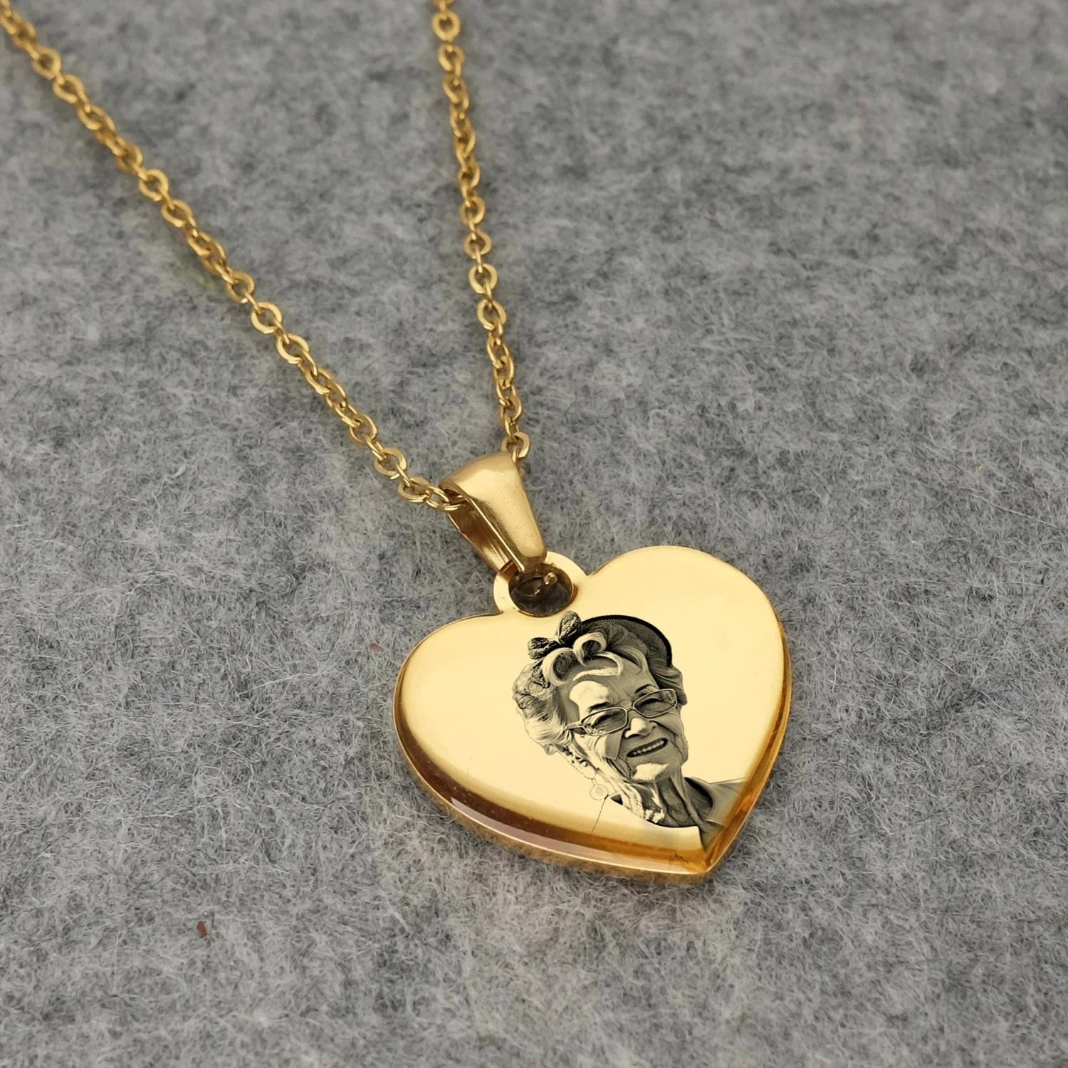 Personalized Picture & Text Heart Pendant Necklace in gold