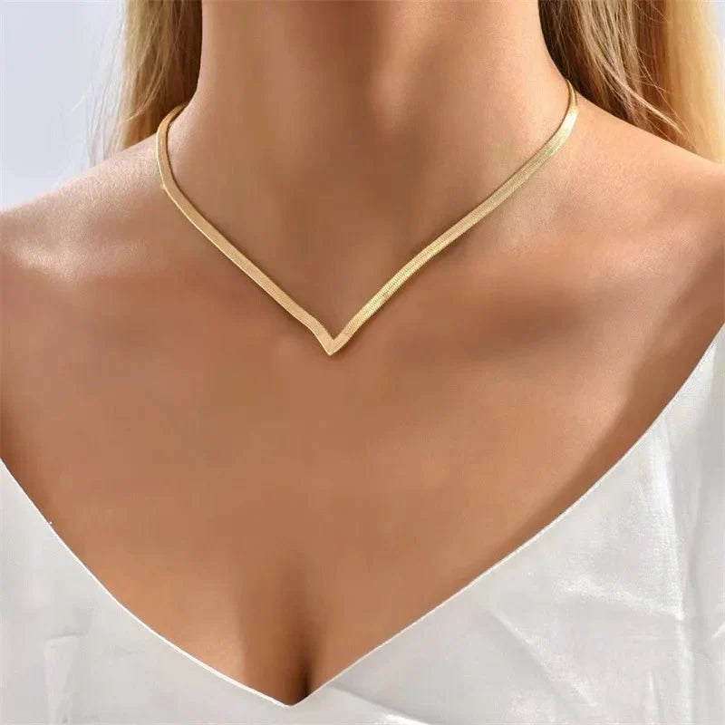 V Taper Herringbone Necklace in gold