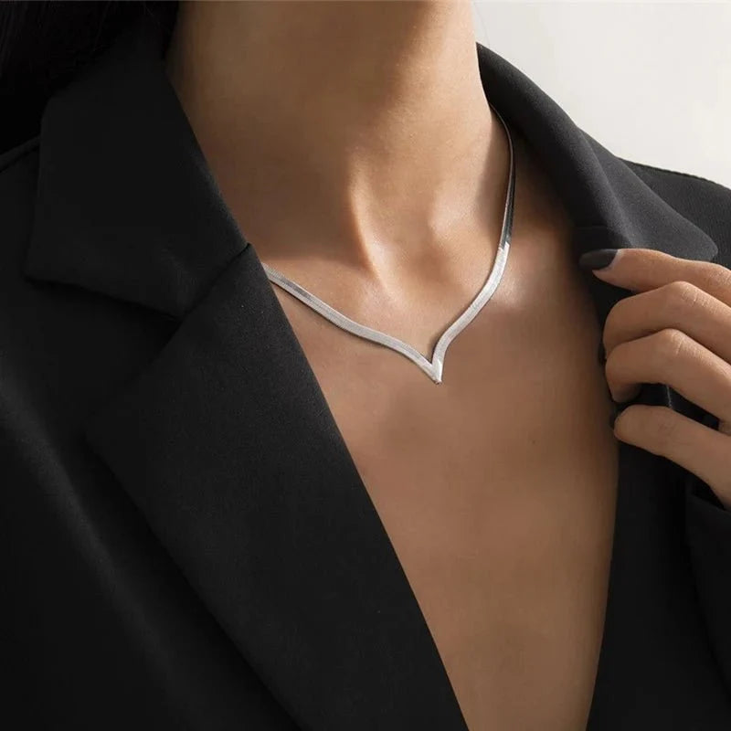 V Taper Herringbone Necklace in silver