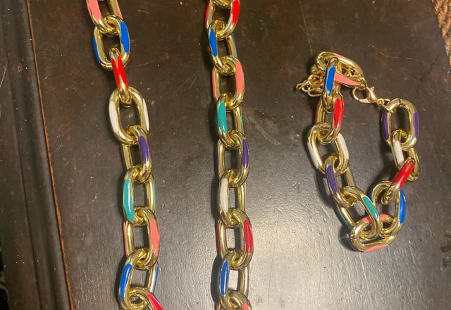 Colorful Chain Bracelet and Necklace Set worn by a customer