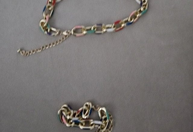 Colorful Chain Bracelet and Necklace Set worn by a customer