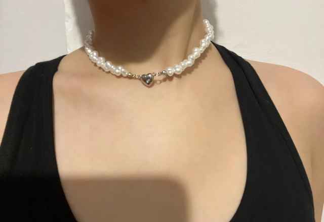 Magnetic Heart Pearl Choker Necklace and Bracelet worn by a customer