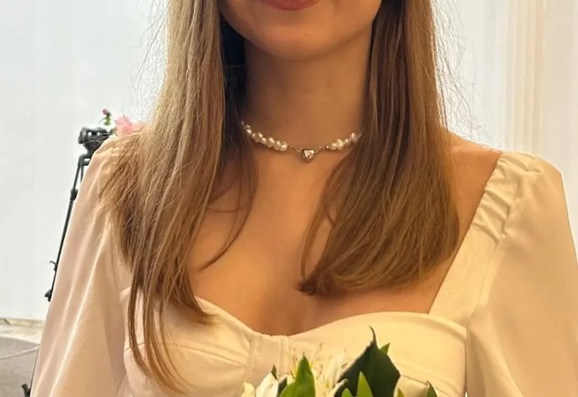 Magnetic Heart Pearl Choker Necklace and Bracelet worn by a customer
