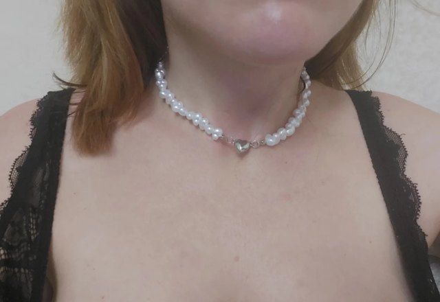 Magnetic Heart Pearl Choker Necklace and Bracelet worn by a customer