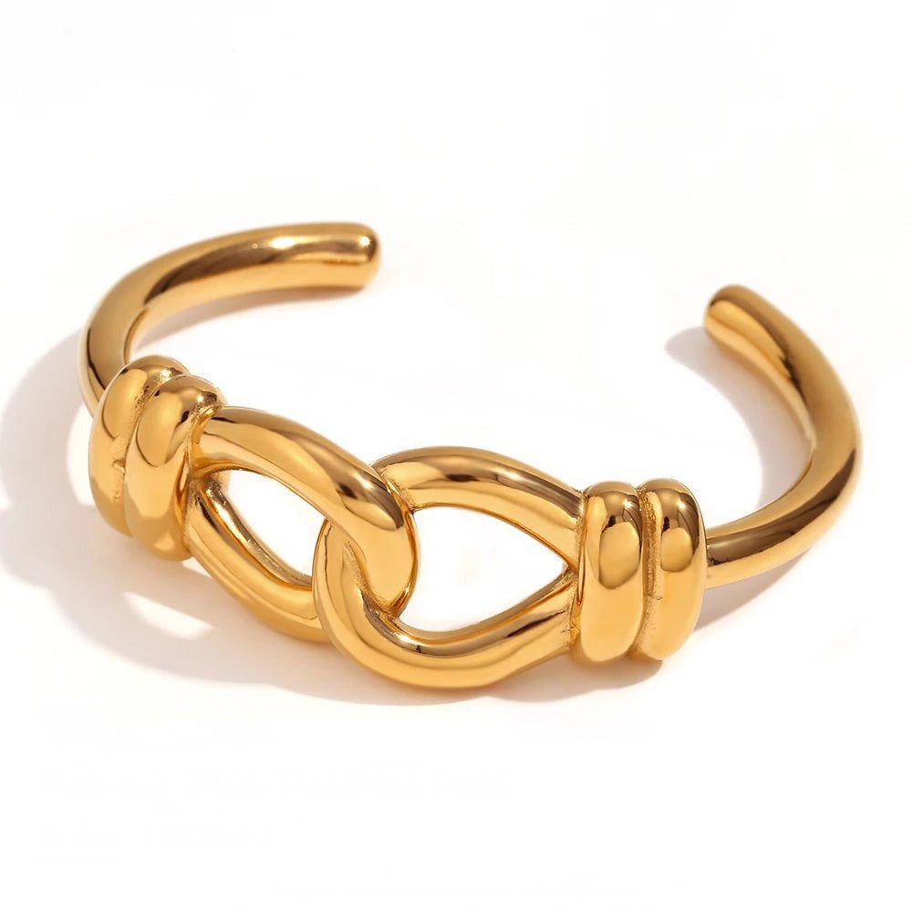 18k Chunky Buckle Open Bangle Bracelet in gold