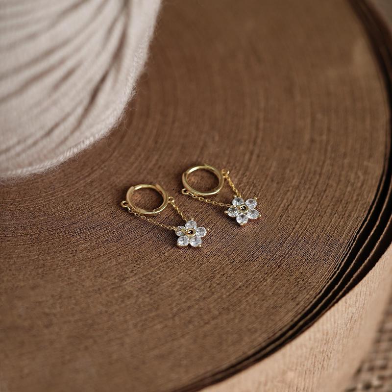 18k Dainty Hoop Floral Dangle Earrings in gold