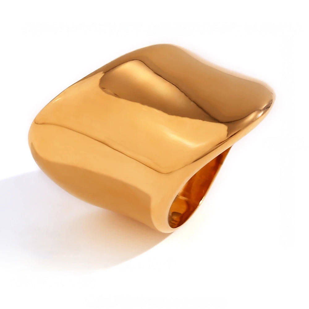 18k Wide Waves Classy Ring in gold