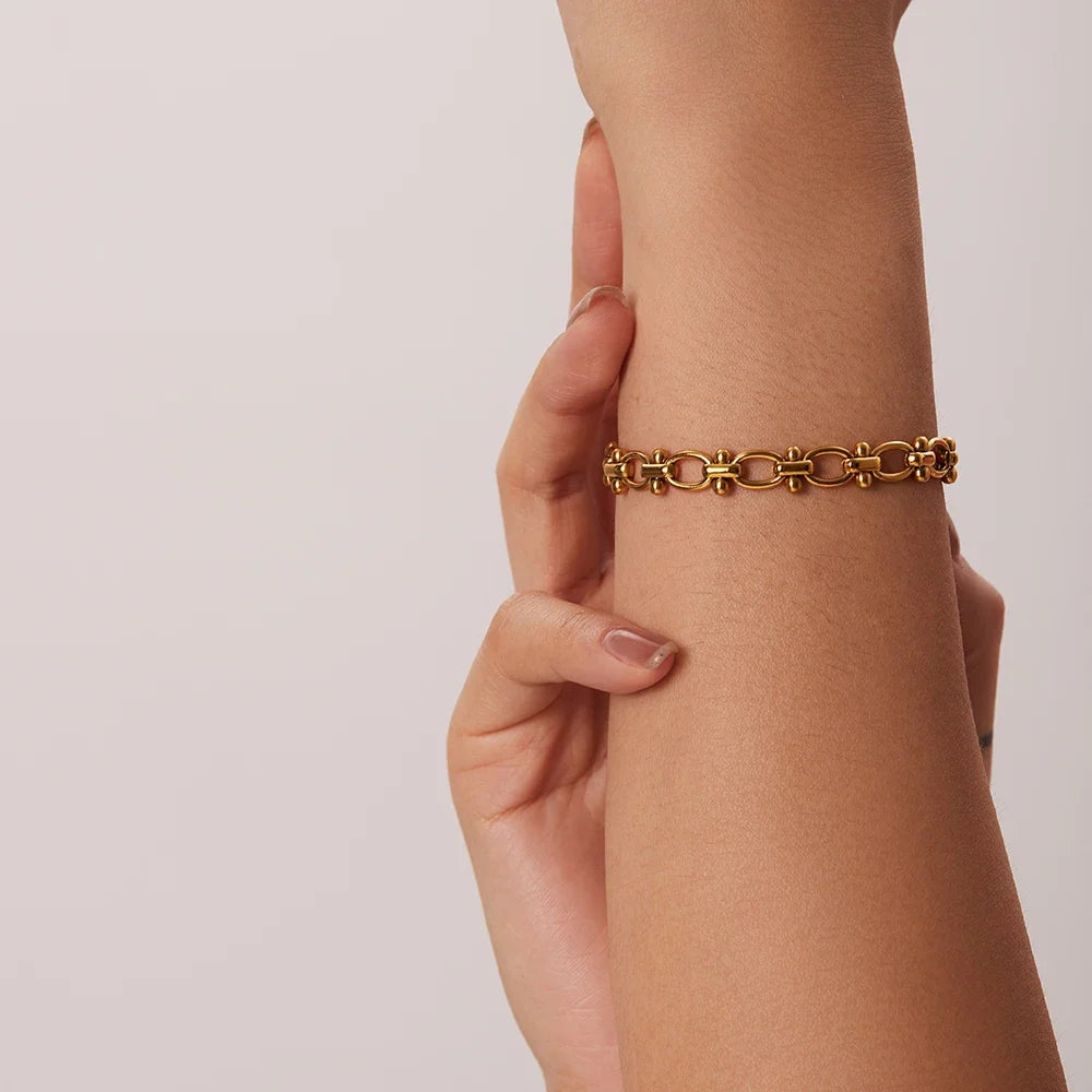 Dainty Oval Accented Bracelet