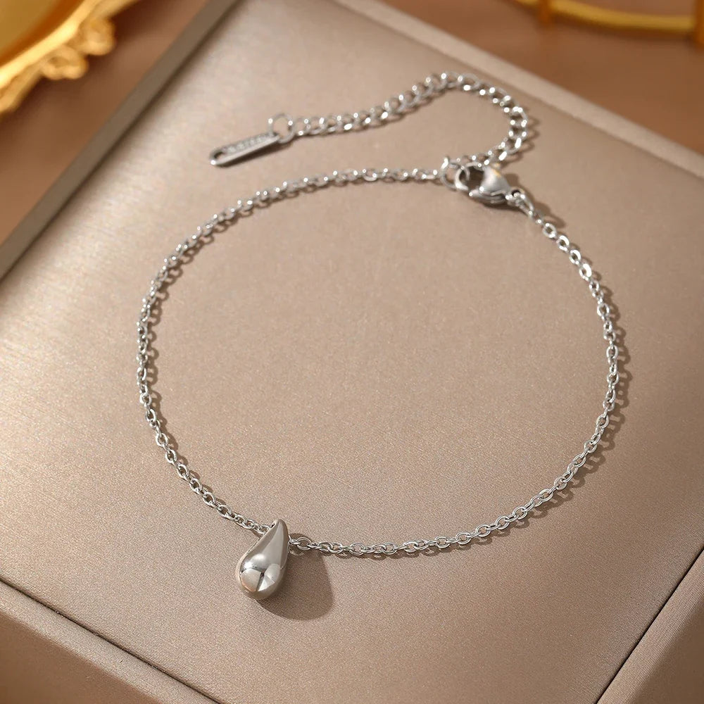 Dainty Droplet Bracelet in silver