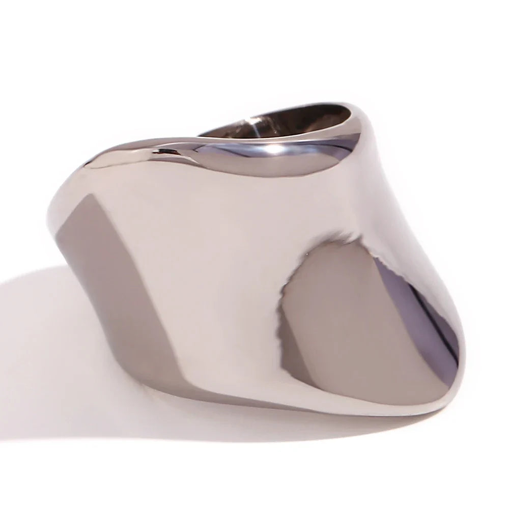 18k Wide Waves Classy Ring in silver