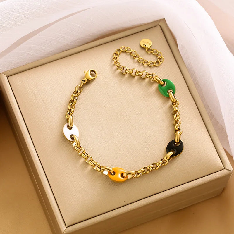 Playful Circle Paperclip Chain Bracelet in gold