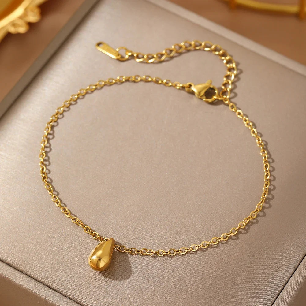 Dainty Droplet Bracelet in gold