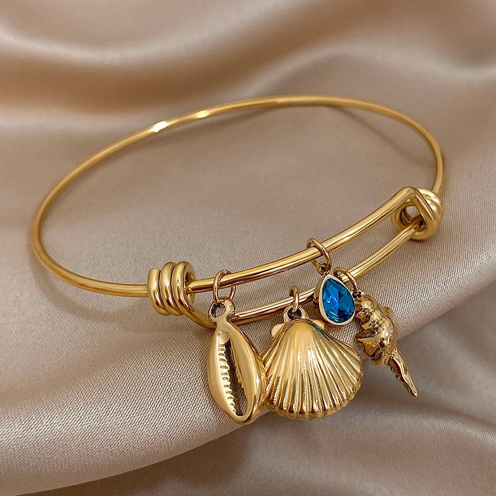 Sea Shell Bangle Bracelet in gold