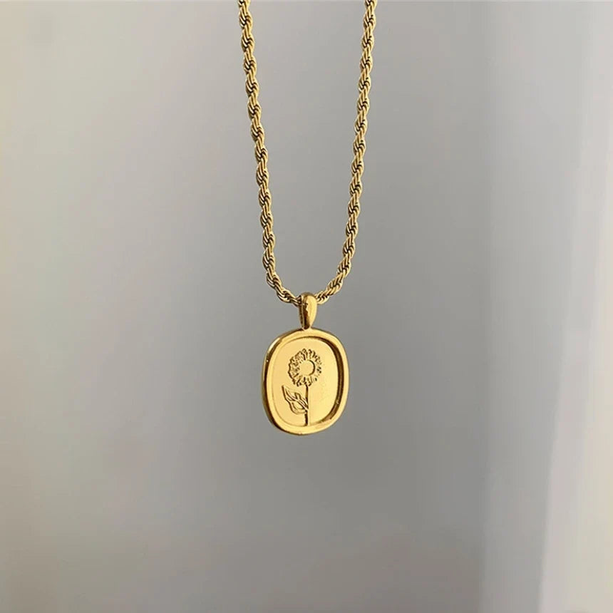 Feminine Floral Pendant Rope Chain Necklace