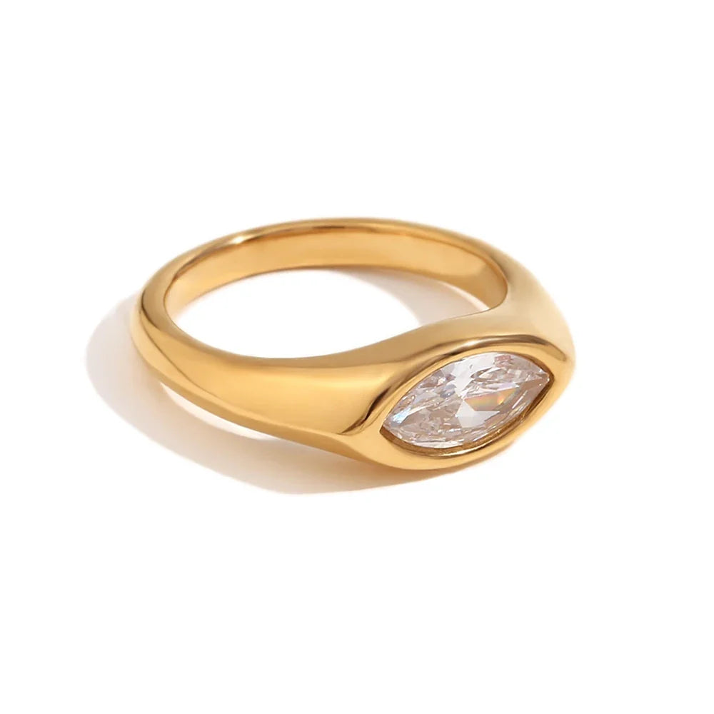 18k Oval Diamond Cut Ring in white