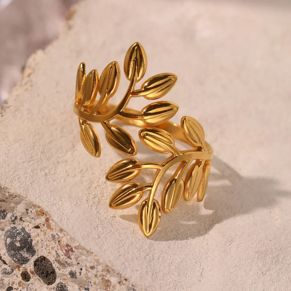 Elegant Floral Wrap Wring in gold