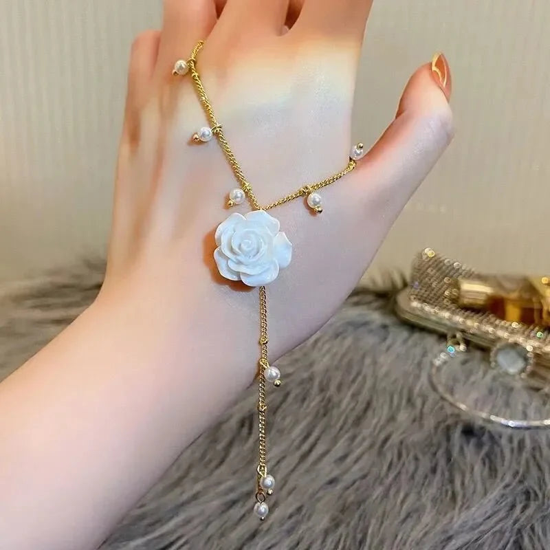 Blanc La Floral Necklace