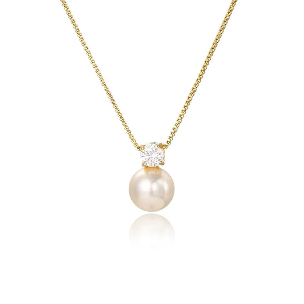 Dainty Diamond Pearl Necklace in gold