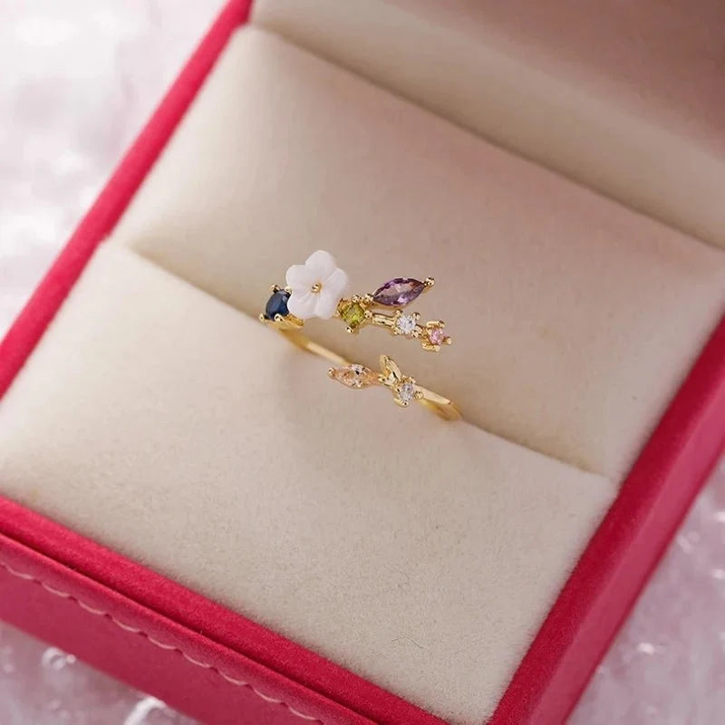 Dainty Floral Diamond Leaf Ring in gold