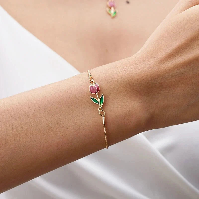 Feminine Floral Tulip Bracelet and Necklace Set in red