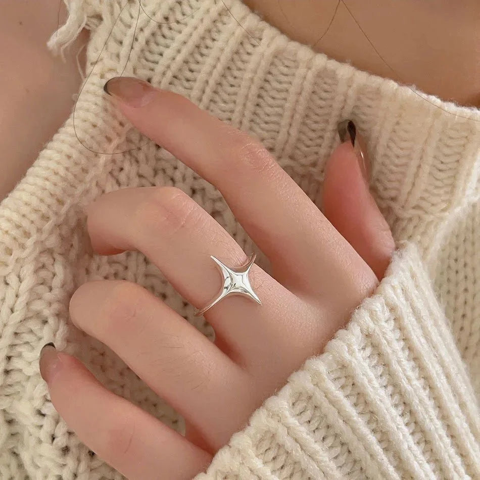 Resizable North Star Rings in silver
