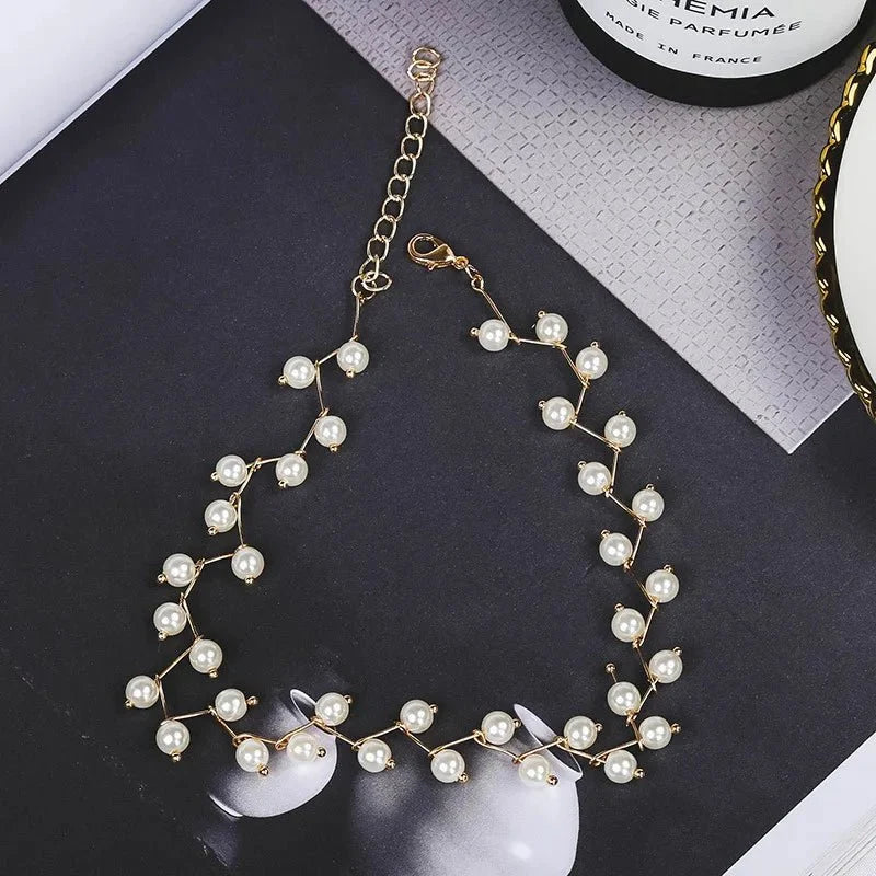 Staggering Pearl Choker Necklace in gold
