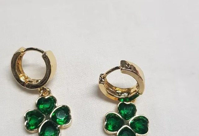 Emerald Four Leaf Clover Necklace, Bracelet, and Earring Set worn by a customer