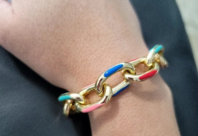 Colorful Chain Bracelet and Necklace Set worn by a customer