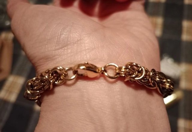 Contrasting Statement Chain Bracelet worn by a customer